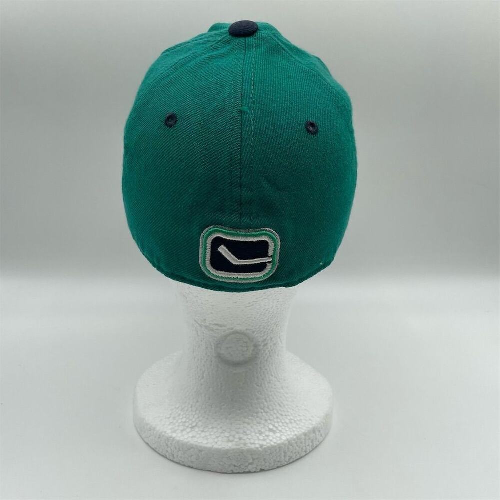 Vancouver Canucks Fitted Hat Green Size 7 1/4 Men's Hockey Cap - Picture 3 of 9